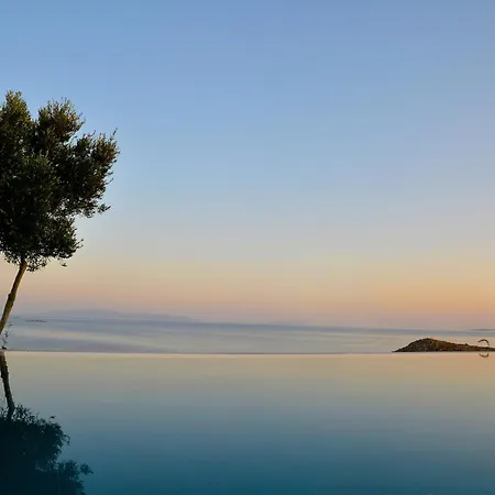 Mythology & Hotel Stelida (Naxos)